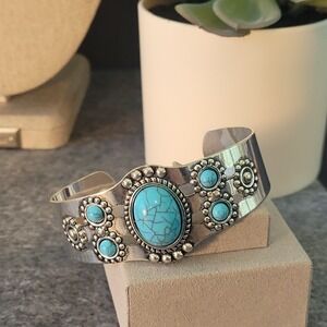 Southwestern Revival White Veined Cabochon Silver Tone Cuff Bracelet Boho